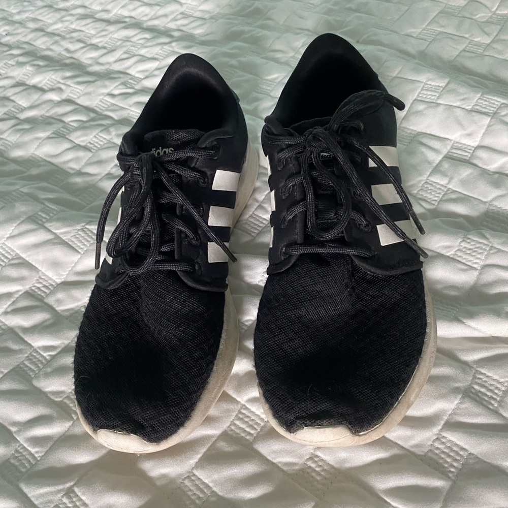 Women’s Adidas cloudfoam sneakers